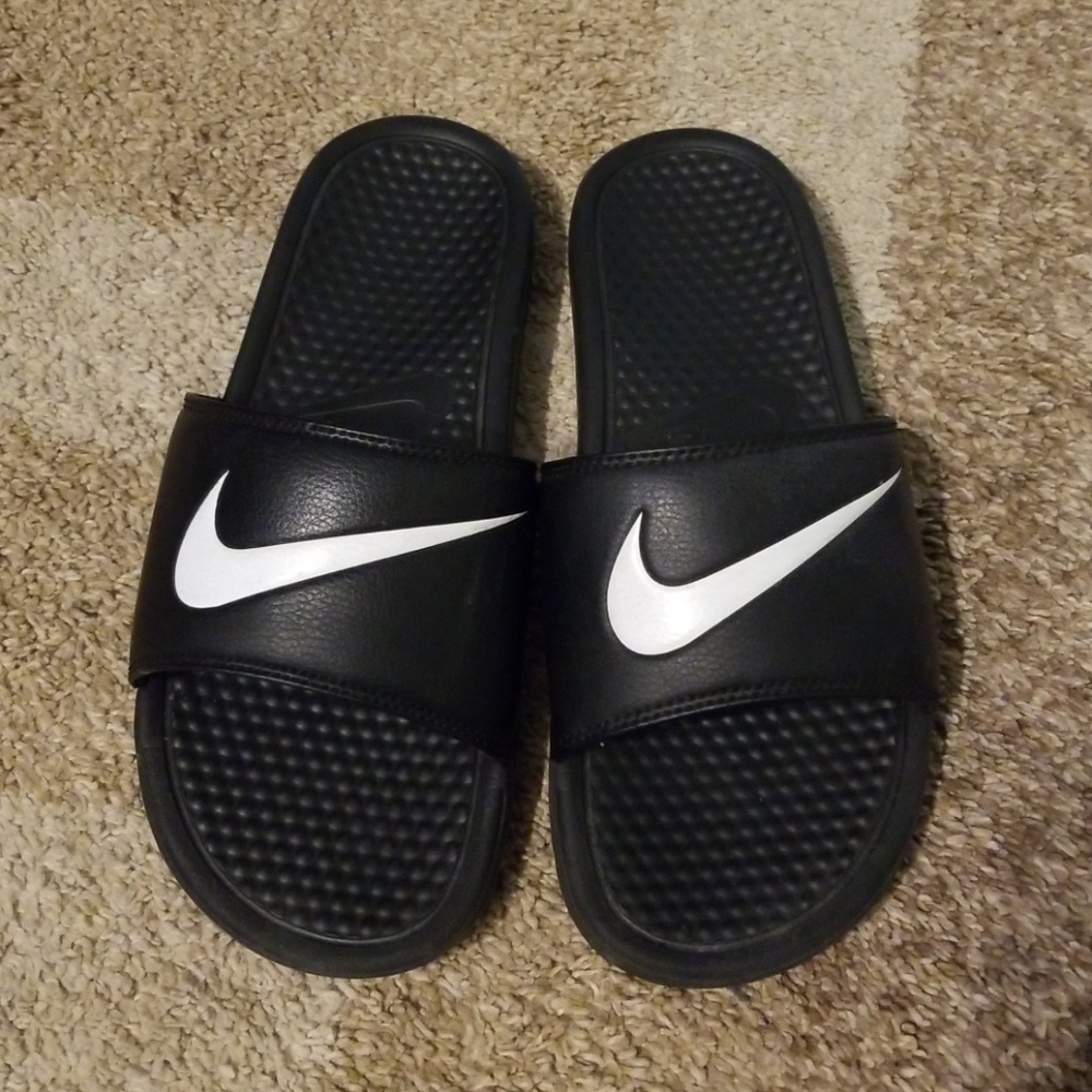 Barely worn men's nike slides